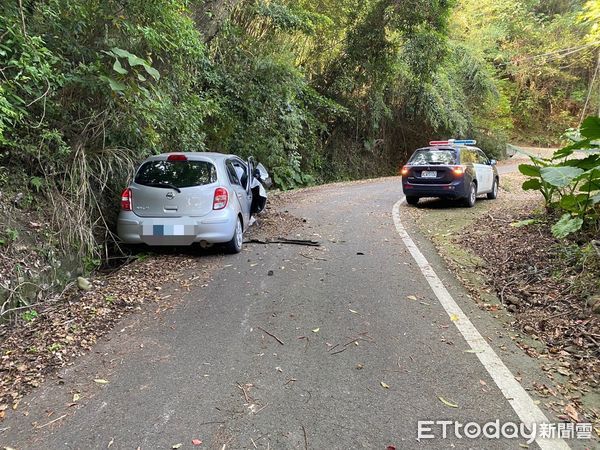 ▲▼苗栗女載朋友到宮廟當志工　下山自撞山壁1死2傷「姊傷妹亡」。（圖／記者蔡文淵翻攝）