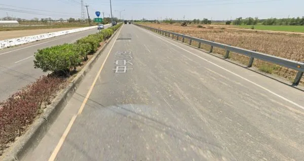 ▲▼騎士在嘉義縣台19線96公里處自撞護欄，喉嚨遭割斷。（圖／翻攝自Google地圖）