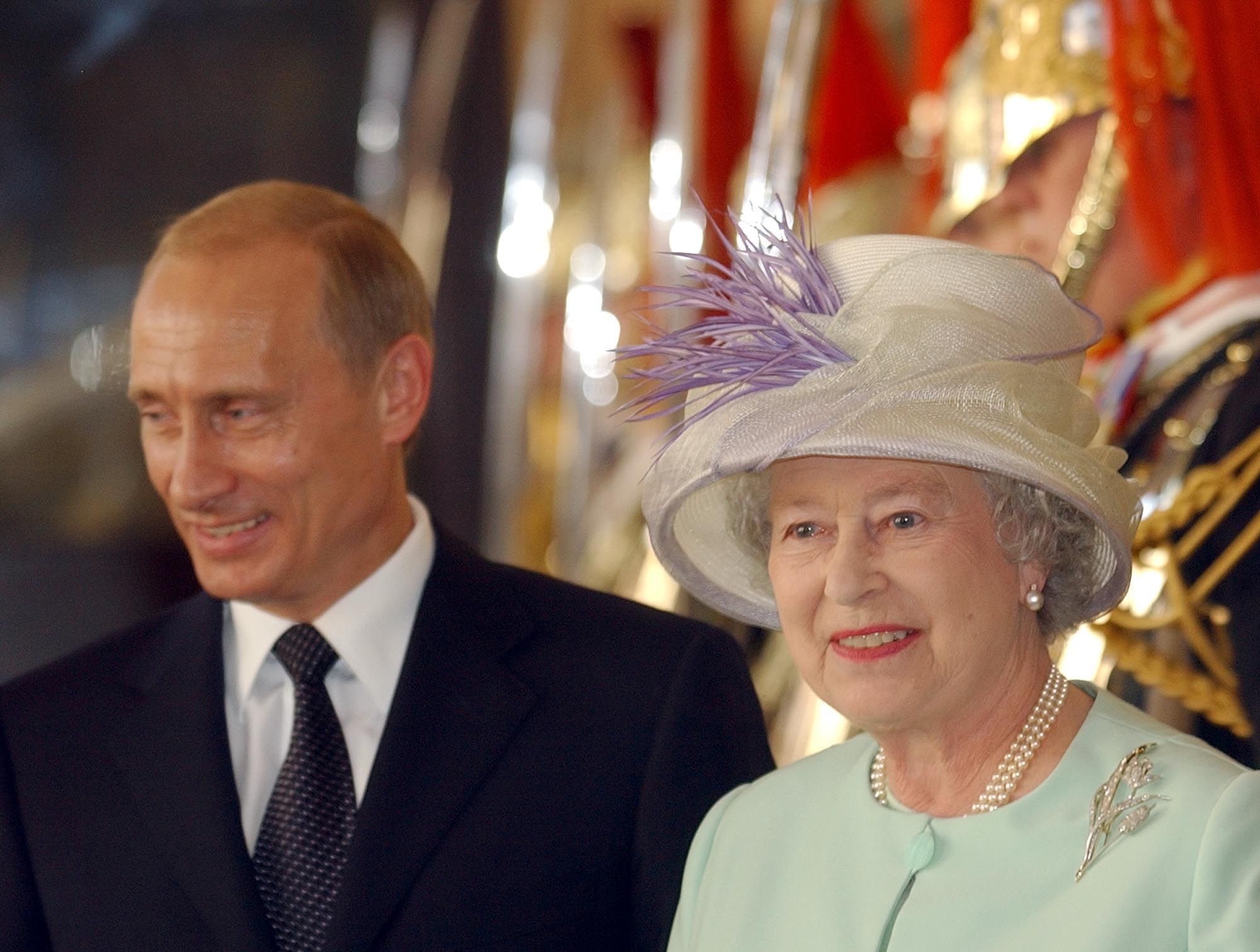▲▼英國女王伊麗莎白二世與俄國總統普丁2003年會面。（圖／達志影像／美聯社）