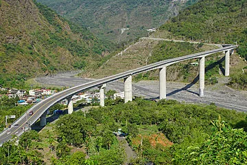 ▲全台最高谷川大橋          。（圖／取自維基百科）