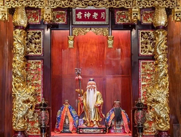 ▲求姻緣！未婚男女中秋拜「月老神君」很靈驗