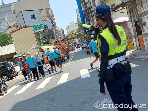 ▲中秋首日，台南市警二分局掃毒、取締酒駕及廟會維護警力總動員。（圖／記者林悅翻攝，下同）