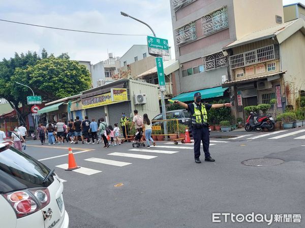 ▲中秋首日，台南市警二分局掃毒、取締酒駕及廟會維護警力總動員。（圖／記者林悅翻攝，下同）