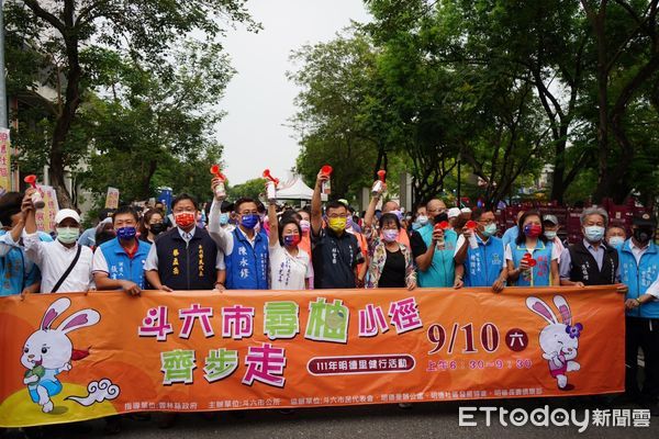 ▲中秋是闔家團聚節日，兒童第二公園的步道欄杆與景觀燈改善工程完竣，民眾更能享受更舒適安全的運動休閒空間。（圖／記者蔡佩旻翻攝）