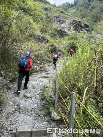 ▲▼八通關古道傳登山客墜谷！登山隊走了200公尺回頭驚現團員失蹤急報案。（圖／記者高堂堯翻攝）