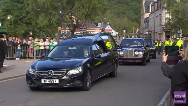 ▲▼英國女王伊莉莎白二世靈柩11日出發前往愛丁堡。（圖／翻攝自YouTube／The Royal Family Channel）