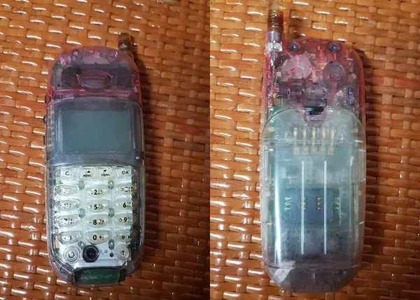 他挖出「20多年前iPhone級神機」，萬人暴動。（圖／翻攝自Facebook／爆廢公社）