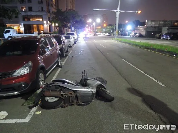 ▲▼台中一名男子酒後騎車，自撞路旁轎車死亡。（圖／記者許權毅翻攝）