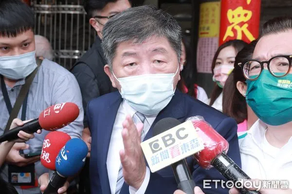 ▲▼陳時中萬華廣照宮參香。（圖／記者周宸亘攝）