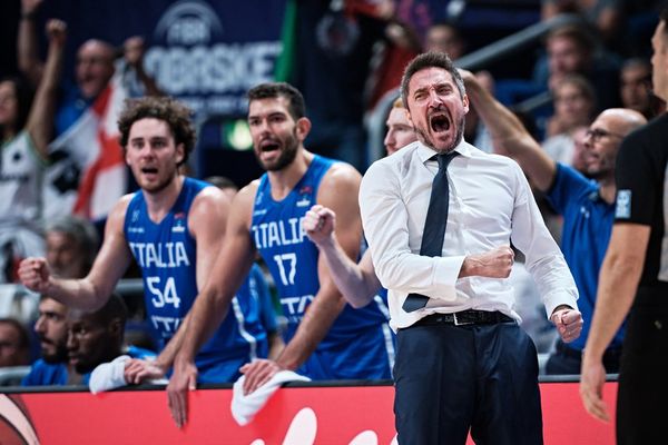 ▲▼義大利男籃主帥波澤科(Gianmarco Pozzecco)意外成焦點。（圖／取自FIBA）