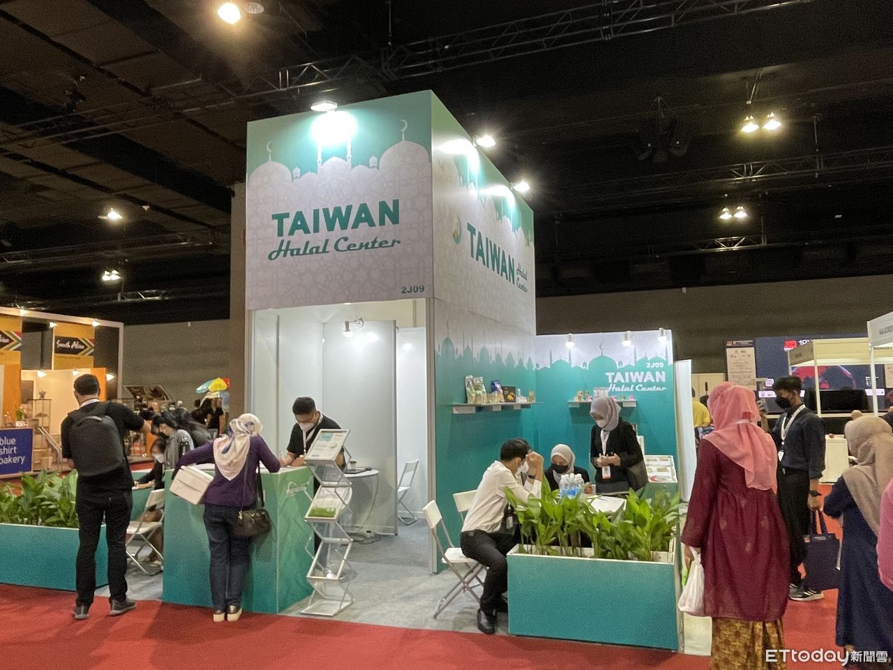 2022年馬來西亞國際清真展「台灣館」商機人潮湧現　網紅首相親訪 | E