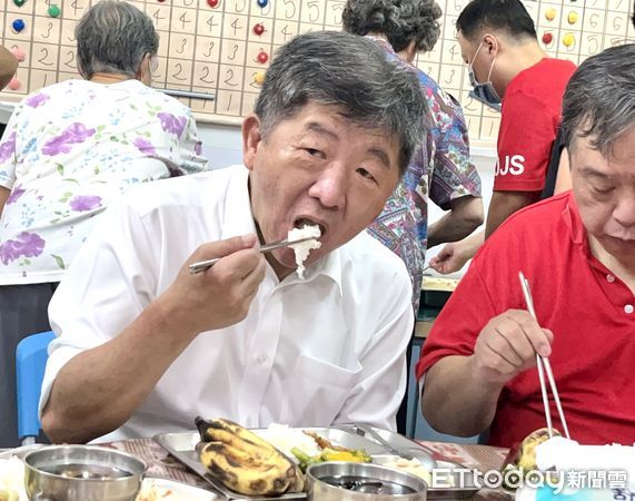 圖／今天不吃滷肉飯了　陳時中訪南機場與長者共餐 | ETtoday政治新