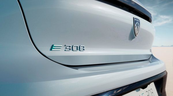 ▲Peugeot E-308／E-308 SW電動掀背、旅行車亮相。（圖／翻攝自Peugeot）