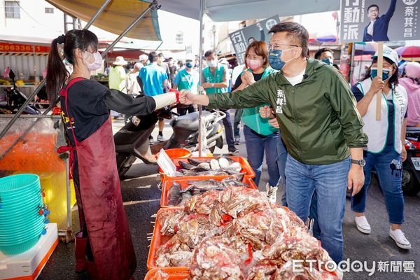 ▲蔡其昌日跑20行程拼反轉台中。（圖／蔡其昌團隊提供）