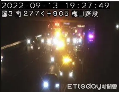 ▲▼ 國道三南下277.7公里五車連環撞  。（圖／記者翁伊森翻攝）