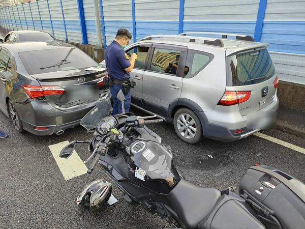 ▲▼新生高架重機車禍。（圖／記者游宗樺翻攝）