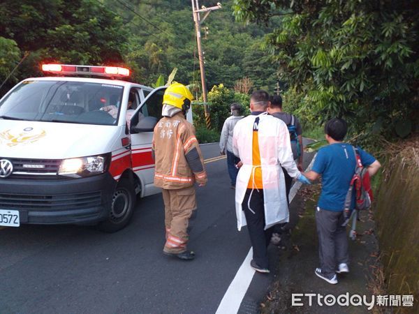 ▲▼台南遊覽車摔落邊坡，9人送醫搶救。（圖／記者林悅翻攝）