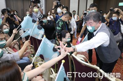 切割!藍營譏「支持周玉蔻、票投陳時中」 陳時中:自己言論自己負責