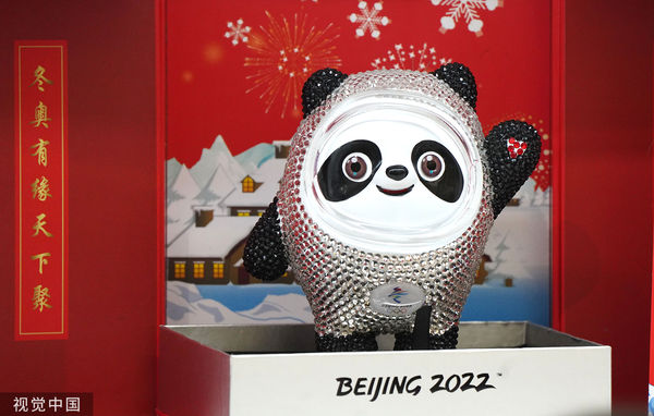 ▲河南鄭州在北京冬奧期間推出的唯一款「人工鑽石」冰墩墩吉祥物。（圖／CFP）