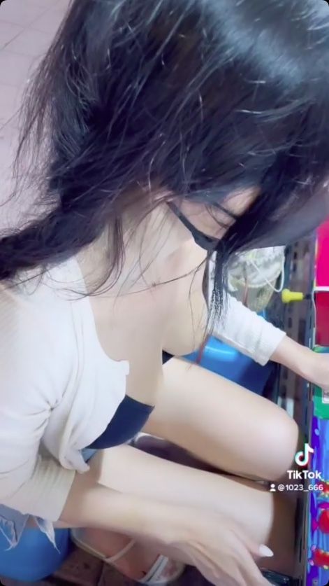 ▲▼寧夏夜市爆乳妹。（圖／翻攝IG／rolly1023）