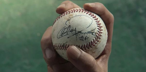 ▲劇中出現多次朴贊浩親簽棒球畫面。（圖／翻攝自Netflix）