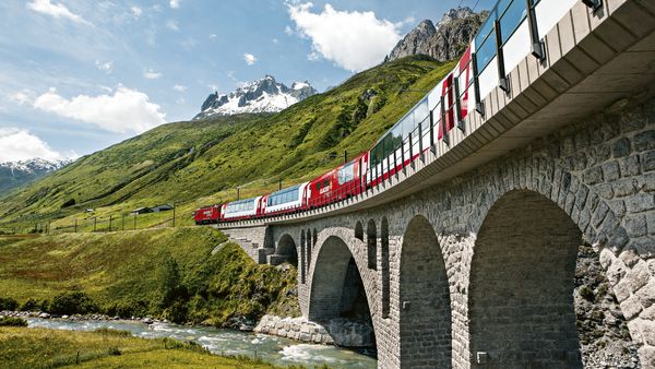 ▲▼瑞士火車，伯連納快線。（圖／飛達旅遊提供）