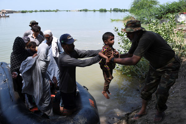 ▲▼巴基斯坦空前大洪水已近1500人喪生。（圖／路透）