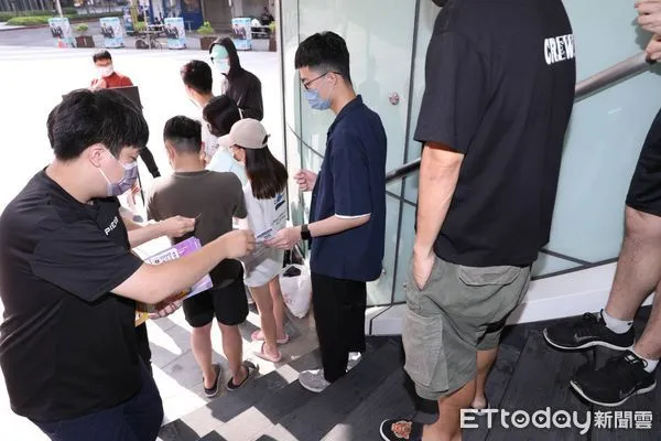 ▲▼蘋果手機iPhone 14開賣。（圖／記者黃克翔攝）