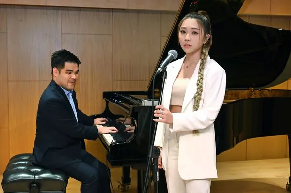 ▲▼艾薇、黃裕翔合作《悲傷的五個步驟》新的One Take版本。（圖／環球提供）