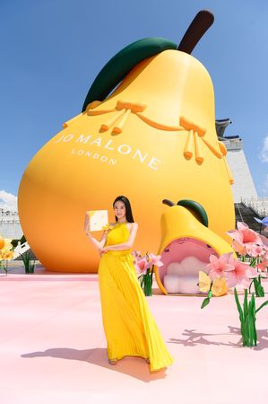 ▲林依晨英國梨與小蒼蘭香氛巨型裝置藝術開幕展 。（圖／Jo Malone London提供）