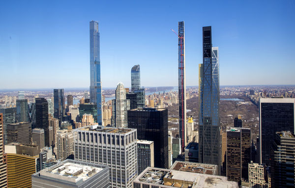 ▲▼紐約曼哈頓城中城的「中央公園塔」（最左側）頂層豪華公寓售價2.5億美元。（圖／達志影像／美聯社）