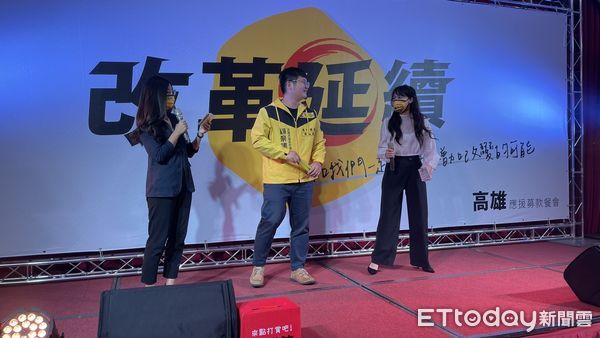 ▲時代力量高雄黨團舉辦募款餐會，顧崇德表演戰鬥舞             。（圖／記者吳奕靖攝）