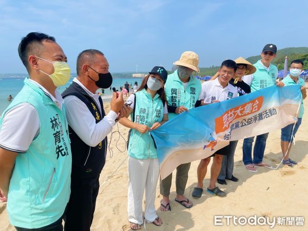 ▲民眾黨墾丁南灣淨灘             。（圖／民眾黨屏東縣黨部提供，下同）