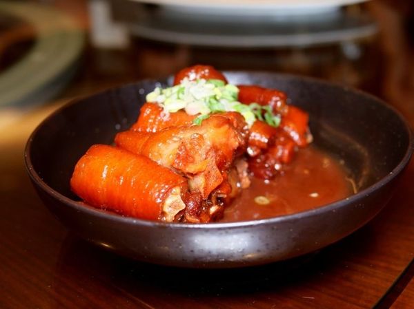 實測米其林二星餐廳！紅糟軟絲、香酥排骨必上桌　小菜之王是豬尾