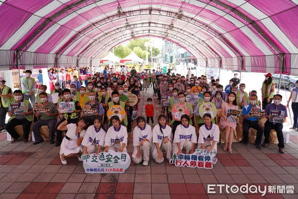 ▲屏東監理站17日在屏東演武場舉辦「交通安全月暨友善路口宣導活動」             。（圖／記者陳崑福翻攝，下同）