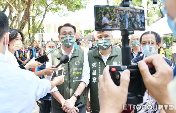 ▲民進黨桃園市長參選人鄭運鵬今（17）日受訪時說，張善政講的保密條款，就像俄羅斯娃娃一層層剝開後，裡面空無一物。（圖／記者沈繼昌翻攝）