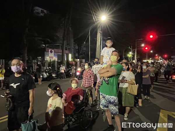 ▲▼白沙屯百年首次南下鳳山，市長陳其邁親自前往接駕。（圖／記者許展溢攝）