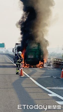 ▲▼西濱火燒車。（圖／記者蔡文淵翻攝）