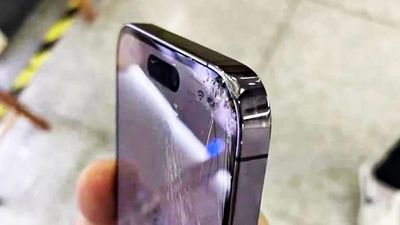 全台首摔！iPhone14Pro苦主PO碎裂照　熱心網幫估維修價：沒買保險萬元起跳