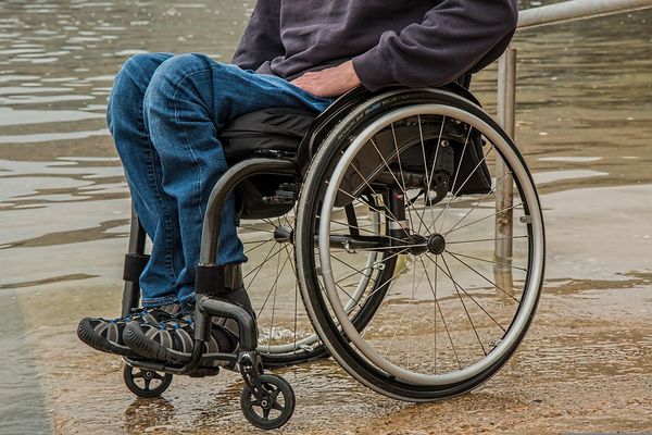 ▲▼輪椅,老人,晚年生活,身障。（圖／翻攝自Pixabay）