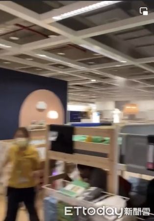 ▲▼  新莊IKEA強烈搖晃 。（圖／記者戴上容翻攝）