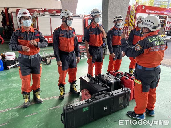 ▲▼0918東部大地震，宜縣府派20名特搜、各式救災車輛、器材，火速趕往花蓮支援救災。（圖／記者游芳男翻攝，下同）