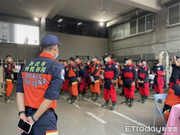▲▼ 新北消防局特搜隊前往東部支援 。（圖／記者戴上容翻攝）