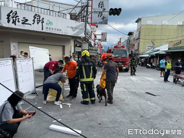 ▲▼  新北特搜部隊第一時間到花蓮救災           。（圖／記者戴上容翻攝）