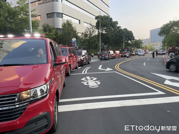 ▲▼  新北特搜部隊第一時間到花蓮救災           。（圖／記者戴上容翻攝）