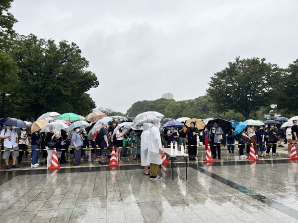 ▲▼日本「哈台族」湧入東京上野公園，不畏風雨參與TAIWAN PLUS活動。（圖／文化總會提供）