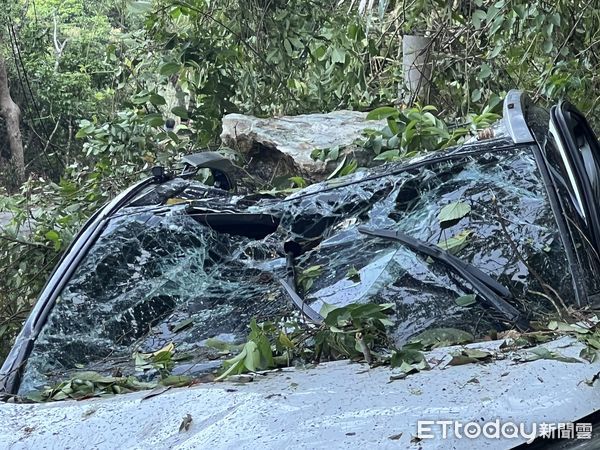 ▲▼花蓮六十石山「落石擊中轎車」　最新畫面曝。（圖／記者陳以昇攝）