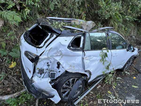 ▲▼花蓮六十石山「落石擊中轎車」　最新畫面曝。（圖／記者陳以昇攝）