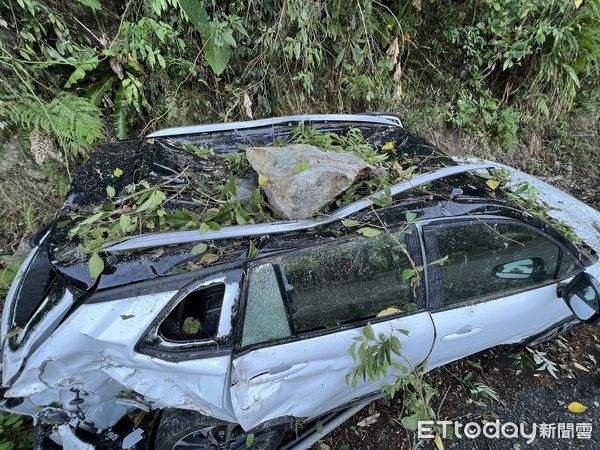 ▲▼花蓮六十石山「落石擊中轎車」　最新畫面曝。（圖／記者陳以昇攝）