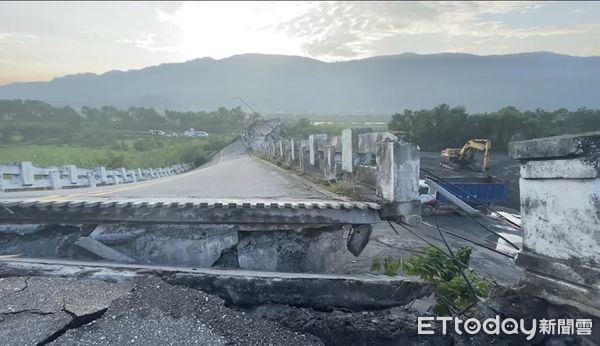 ▲▼ 崙天大橋斷裂 。（圖／記者黃彥傑翻攝）